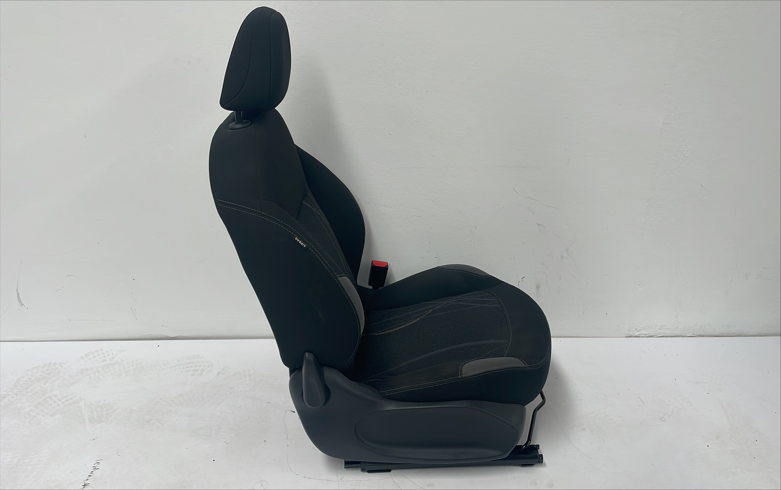 ASIENTO DELANTERO DERECHO [16081028ZD] - Peugeot 208 - Peugeot 208 [2012 - 2015] - Peugeot 208 Hatchback 5 puertas 1.2 AMT (82 cv) BLANCO - EB2F